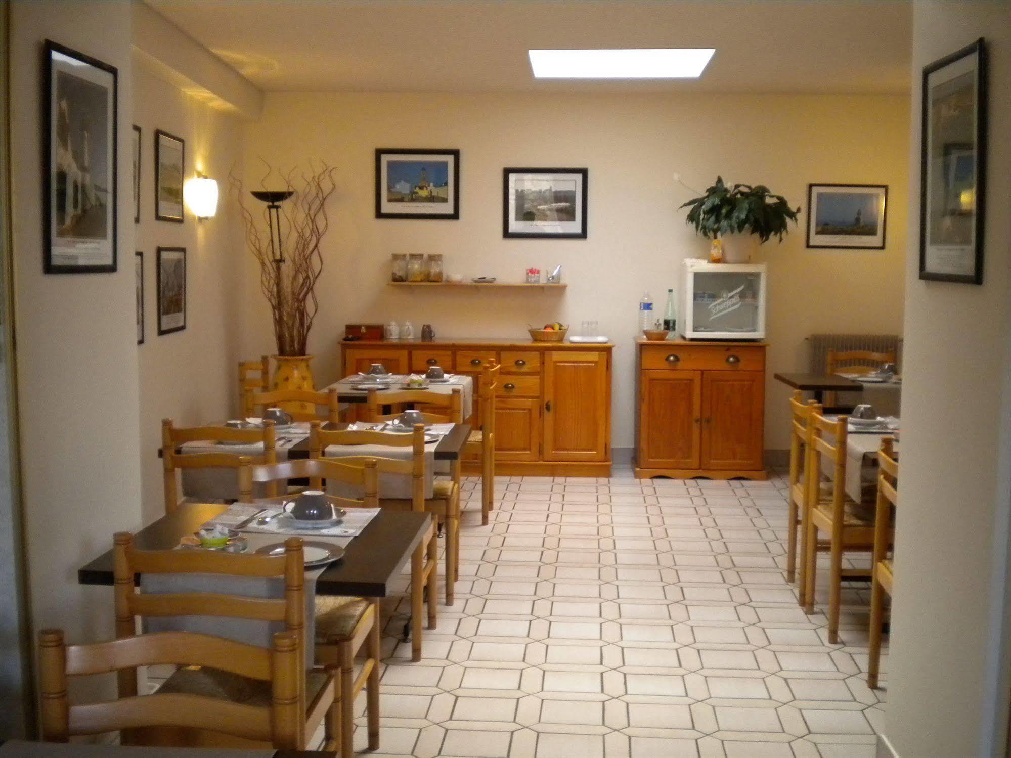 Contact Hotel - Hotel Le Lion D'Or Lamballe Exterior photo